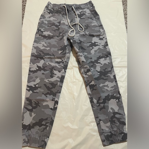 No Boundaries Pants - NOBO No Boundaries Womens Utility Crop Camo High Rise Pants M 8/10 Cuffed